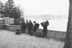 AGI-Bologna_00065-Albero_1966_BO5-Fuoco-route-Pasqua-Lago-di-Como_Lia-Vlahov-seconda-da-sx