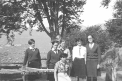 AGI-Bologna_00110-Albero_1968_Campo-Seconda-formazione-a-Spignana-PT_Lia-Vlahov-a-sx_lugl
