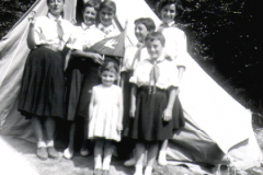 AGI-Rimini_00161-Albero_1957_tenda-sq-al-campo