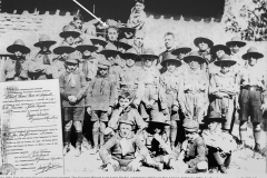 ASCI-Argenta_01377-Albero_1923_reparti-Argenta1-e-Argenta2-in-centro-da-sx-d.Giovanni-Minzoni-Arrigo-Gardini-d.A.-Fusari_8-luglio