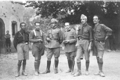 ASCI-Bologna_01304-Albero_1922_campo-scout-premilitare-Vergato-Val-Labante_terzo-da-dx-mons.-Faggioli_da15a30agosto
