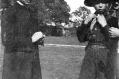 ASCI-Bologna_01305-Albero_1922_campo-scout-premilitare-Vergato-Val-Labante_mons.Faggioli-e-scout_da15a30agosto