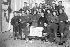 ASCI-Bologna_01447-Albero_1926_reparto-Seniori-BO14-Baden-Powell_investitura-dei-Cadetti-di-Cyrano_22dicembre