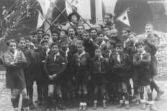 ASCI-Bologna_01732-Albero_1945_BO16-inaugurazione-gruppo-con-Annunzio-Gandolfi-sotto-la-fiamma-p.Anastasio-Cantoni-e-fr.Agostino-Bertoni-a-dx_16dic