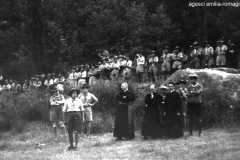 ASCI-Bologna_00198-Albero_1958_BO5-campo-dello-_Zodiaco_-al-Brasimone-con-Salvatore-Salvatori_mons.Faggioli-e-vescovo