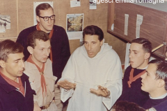 ASCI-Bologna_00389-Albero_1965_Garisenda-Sud_prove-di-canto-con-p.Felice-Lagutaine