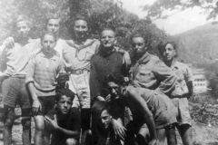 ASCI-Cesena_01092_Albero_1947_campo-al-lago-Pontini-monte-Comero-Camaldoli-di-tutti-i-gruppi-in-centro-Gianni-Molari