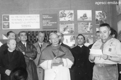 BAIETTI-Augusto_00532-Albero_1967-mostra-via-Ugo-Bassi_mons.Faggioli-Card.Lercaro-mons.Catti_aprile