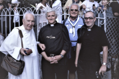 CUMANI-Walther_00614-Albero_1999_a-Lourdes-con-p.Mariano-Pilastro