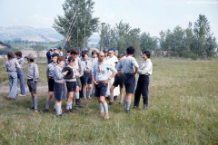 MERCANTI-Andrea_01812-Albero_1974_BO16-Festa-di-San-Giorgio-a-Molinazzo-al-centro-Andrea-Mercanti-e-dietro-p.Mariano-Pilastro