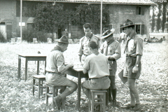 VEZZALINI-Ugo_00808-Albero_1964_con-Amedeo-Berselli-di-spalle-al-Campo-CSq-Pontecchio-Marconi